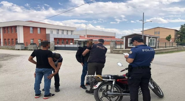Okul giriş ve çıkışlarında sıkı denetim