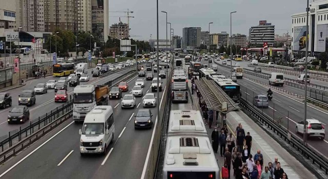 Okullar açıldı, İstanbulda trafik yoğunluğu yüzde 58e ulaştı