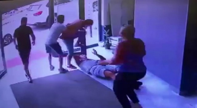 Öldürülen adamın darp edildiği anlar güvenlik kamerasında