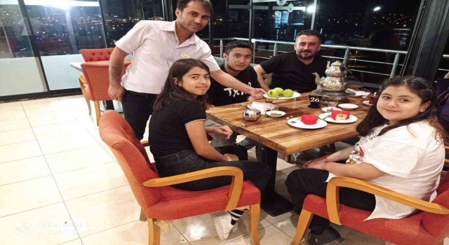 Örnek bahçenin meyveleri ücretsiz dağıtılıyor