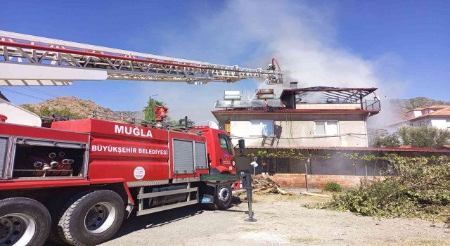 Ortacada çatı katı yangını