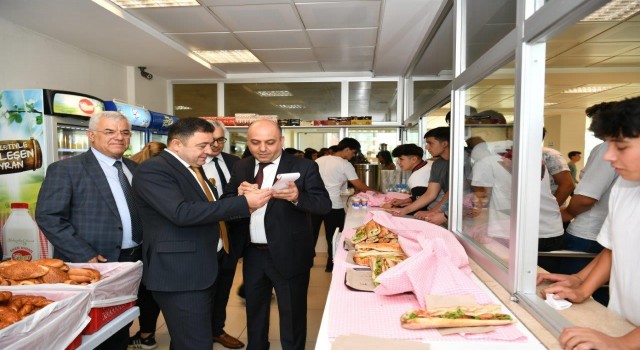 OSB Başkanı Yalçın, Teknik Kolejde denetim yaptı öğrencilere nasihatte bulundu