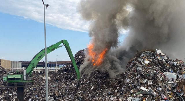 Osmaniye’de, hurda geri dönüşüm fabrikasında yangın