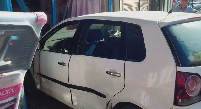 Osmaniye'de Ticari aracın arkadan çarptığı otomobilin dükkâna girdi: 1 yaralı
