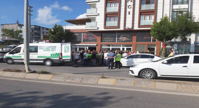 Oto galeri dükkanında şüpheli ölüm