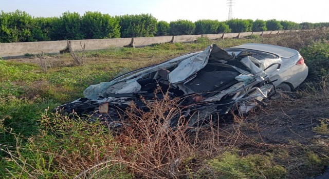 Otomobil belediye otobüsüyle kafa kafaya çarpıştı: 1 ölü