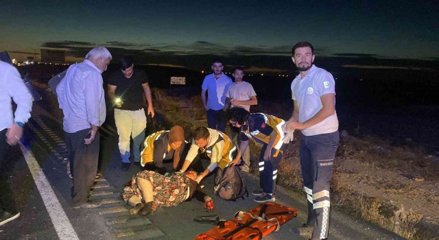 Otomobil traktöre arkadan çarptı: 2si ağır 3 yaralı