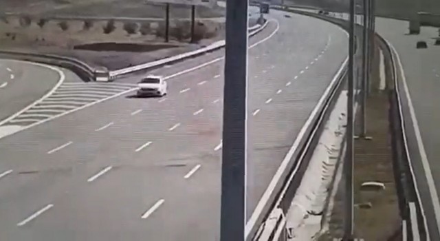 Otoyolda geri manevra yapan İBB aracının şoförü kazada hayatını kaybetti