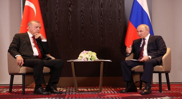 Özbekistanın Semerkant kentinde Cumhurbaşkanı Recep Tayyip Erdoğan ile Rusya Devlet Başkanı Vladimir Putin arasındaki görüşme başladı.