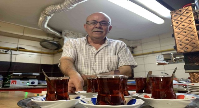 (ÖZEL) 58 yıldır günde 20 bardak içiyor
