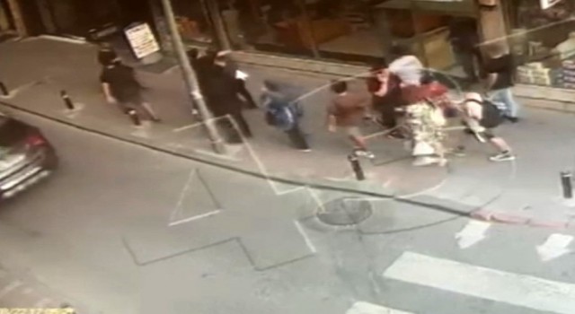 (Özel) Şişlide telefon hırsızına suçüstü kamerada: Güven timlerinden kaçamadı