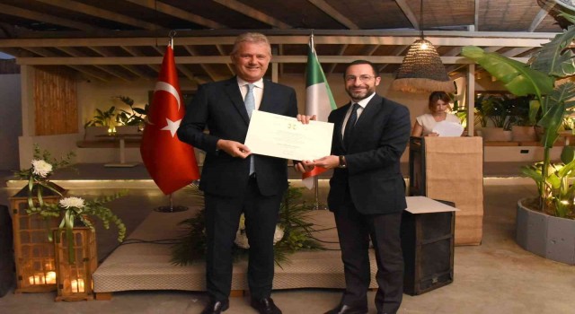 Özgenere İtalya Devlet Nişanı verildi
