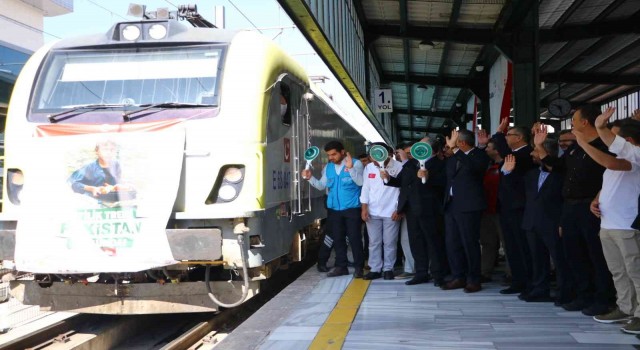 Pakistana 500 ton yaşam malzemesi götüren 2. İyilik Treni yola çıktı