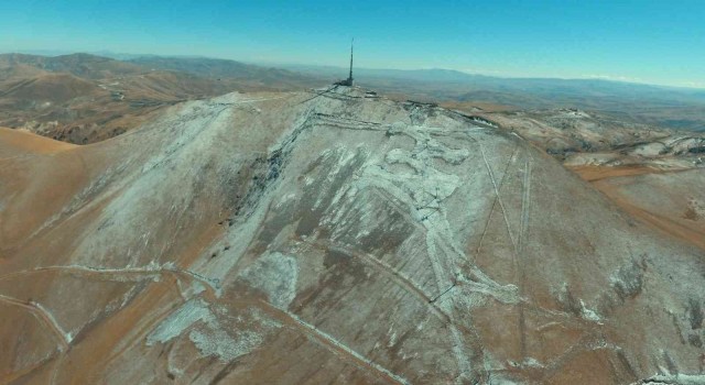 Palandökenin beyaza bürünen zirvesi dron ile görüntülendi