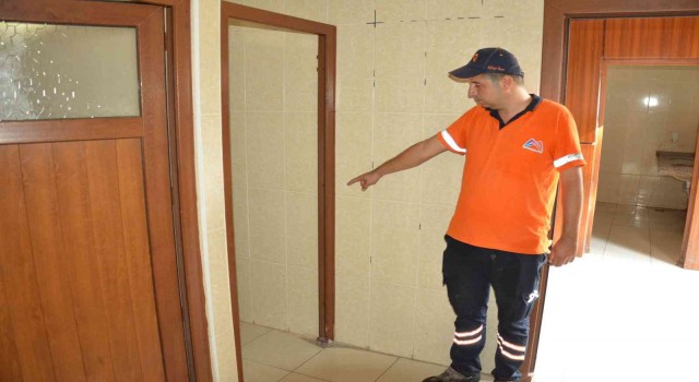 Parktaki engelli tuvaletinin kapısı çalındı