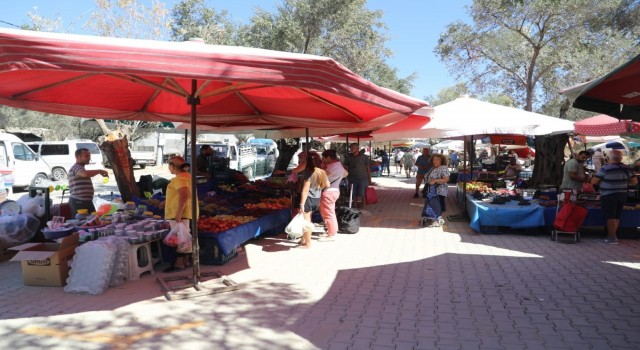 Pelitköy Pazarı yeni yerinde açıldı