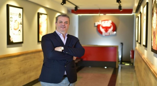 Pizzabulls şubelerine ‘Kadın eli değiyor