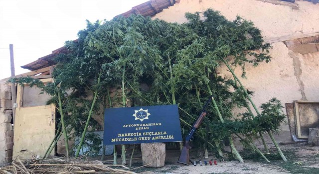 Polis baskın yaptığı adreste karşılaştığı manzarayla adeta şok yaşadı