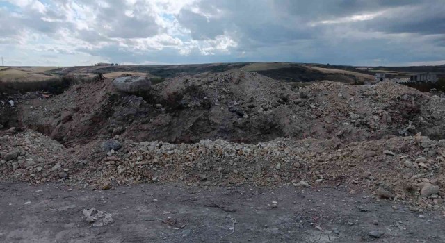 Polisten kaçak döküm alanına hendekli, beton bloklu önlem