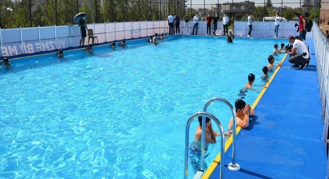 Portatif yüzme havuzu açılıyor