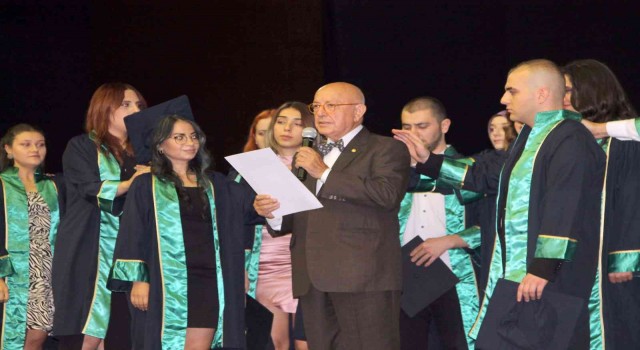 Prof. Dr. Uzelden genç diş hekimlerine tavsiye