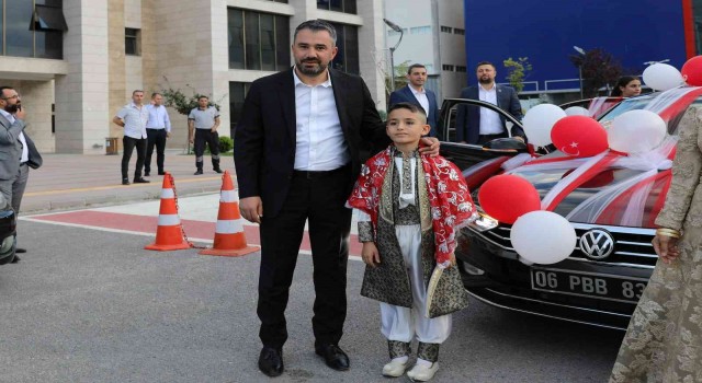 Pursaklar Belediye Başkanı Çetinin makam aracı şehit oğlu için süslendi