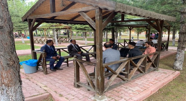 Rektör Beydemir kampüste öğrenciler ile görüştü