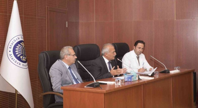 Rektör Çomaklı, Tıp Fakültesi öğretim üyeleriyle bir araya geldi