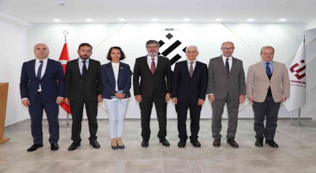 Rektör Erdaldan Rektör Özcana hayırlı olsun ziyareti