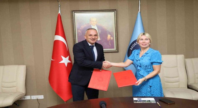 Rektör Özkandan öğrencilere yurt müjdesi