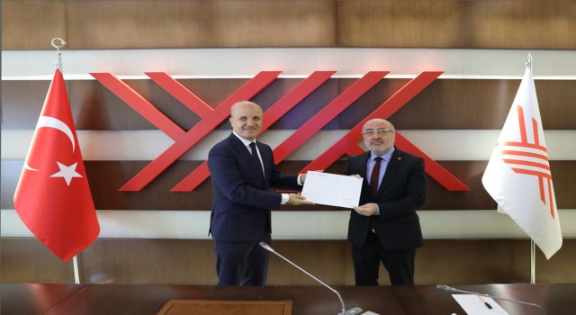 Rektör Prof. Dr. Kurtuluş Karamustafa, rektörlük mazbatasını aldı