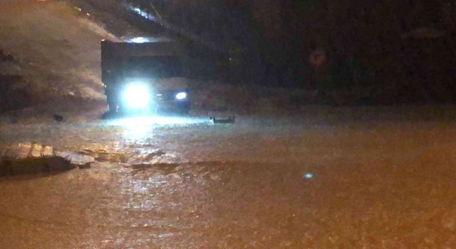 Rizede şiddetli sağanak etkili oldu