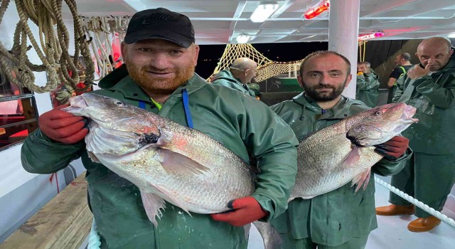 Rizeli balıkçıların denizdeki ilk günü bereketli geçti