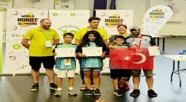 Robot Olimpiyatlarında Türkiyeye dünya ikinciliği getirdiler