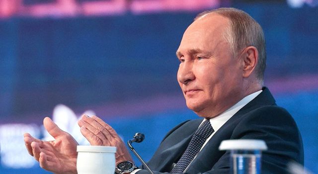 Rusya Devlet Başkanı Vladimir Putin: "Batının yaptırımları boyun eğdirmeye yönelik"
