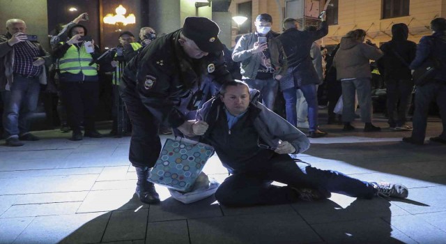 Rusyadaki seferberlik karşıtı protestolarda gözaltı sayısı bini aştı