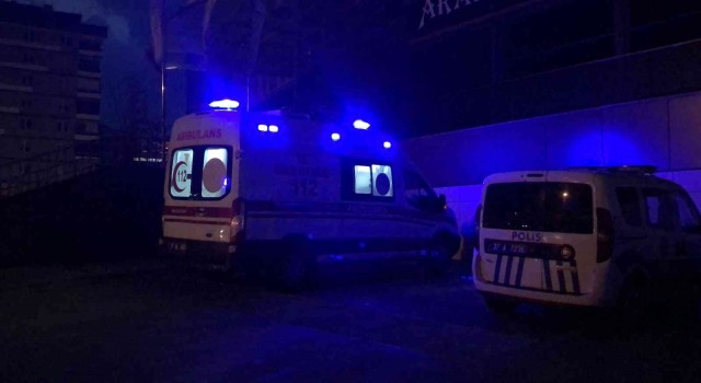 Sağanak yağışta AVMnin tavanı çöktü: 1 yaralı