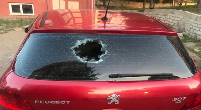 Sağlık çalışanının otomobili kurşunlandı