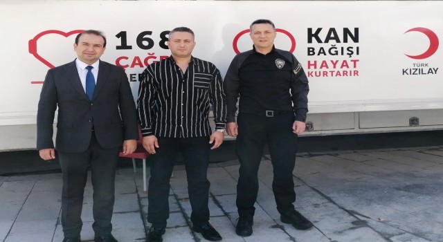 Sağlık Müdürü Şenkul ve İl Emniyet Müdürü Sıralıdan kan bağışına destek