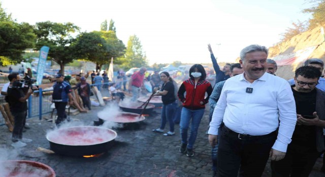Salça günleri Mimarsinan Mahallesinde devam etti