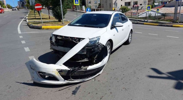 Samsunda otomobil ticari taksiyle çarpıştı: 1 yaralı