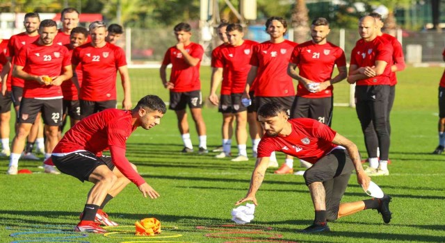 Samsunsporda 10 futbolcu henüz forma giyemedi