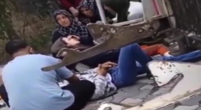 Sancaktepede elektrikli bisikletin freni boşaldı, 5 kişilik aile savrularak kamyonete çarptı