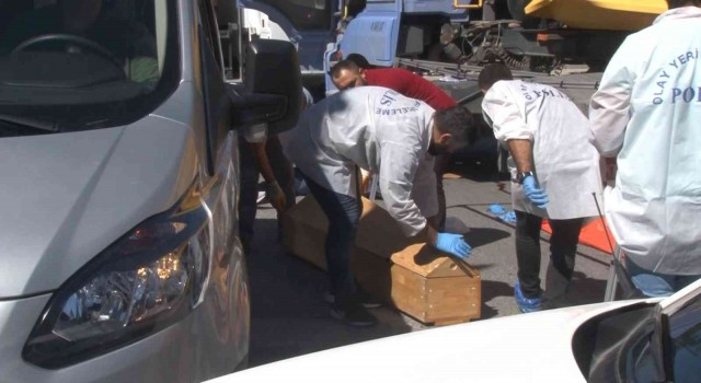 Sancaktepede hafriyat kamyonu altında kalan genç kadın hayatını kaybetti