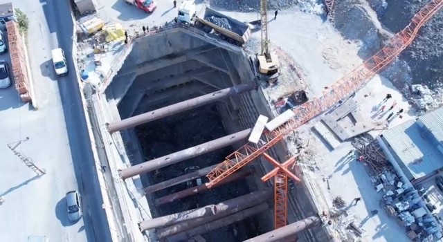 Sancaktepede metro çalışmasında vinç devrildi: 2 ölü, 1 yaralı