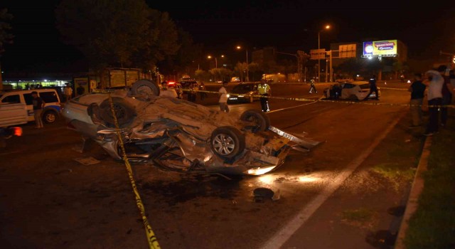 Şanlıurfada 2 otomobil çarpıştı: 1 ölü, 4 yaralı