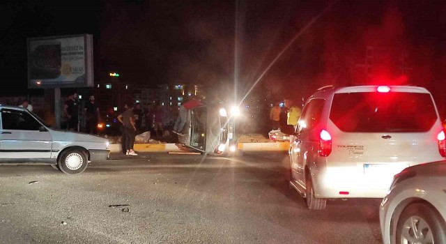Şanlıurfada iki otomobil çarpıştı: 9 yaralı
