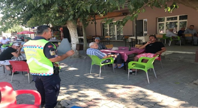 Sarıgölde jandarma ekipleri sürücüleri bilgilendiriyor