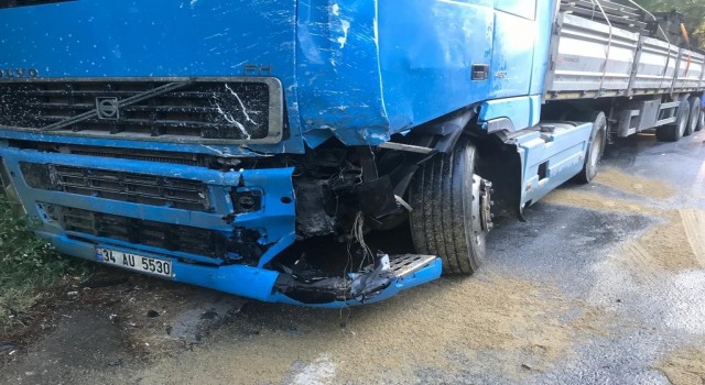 Sarıyerde tır ile işçileri taşıyan servis aracı çarpıştı: 2 ağır yaralı