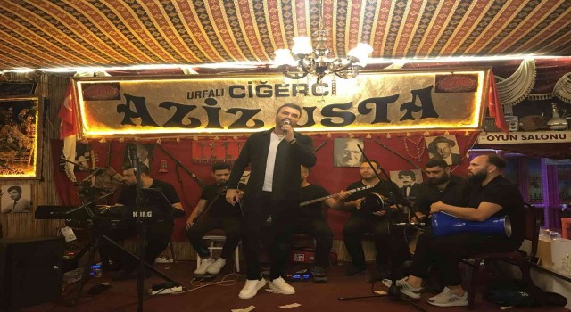 Şarkıcı Hüseyin Tatlı: Abim, ‘İmparator olma özelliğini akşam sahneye çıkarak gösterdi